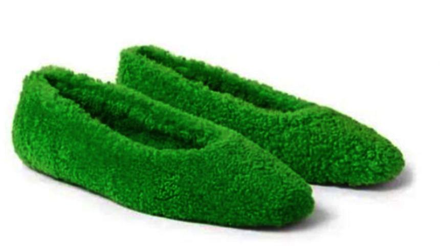 Moda devi Jimmy Choo üretti temizlik bezine benzetildi! Fiyatı ise dudak uçuklatıyor 