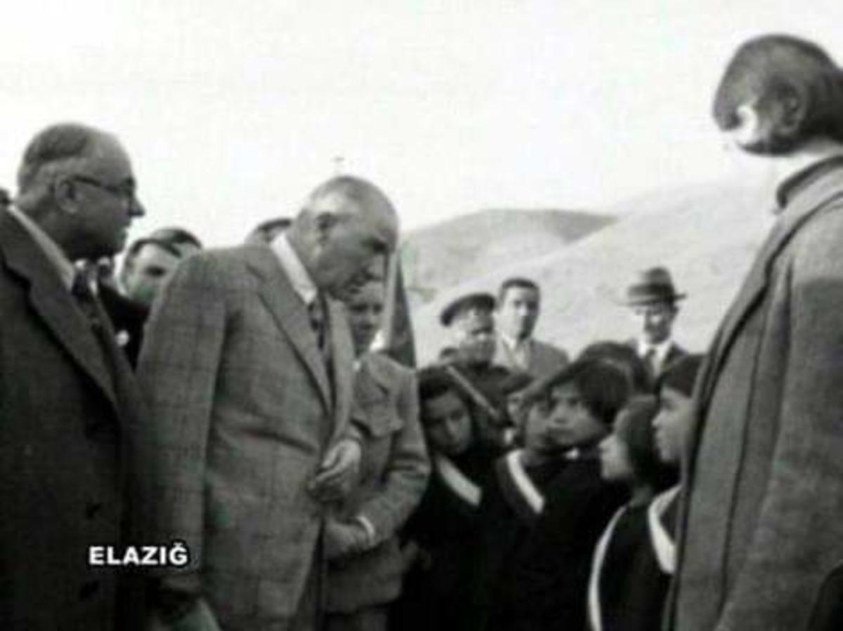 Atat&uuml;rk&rsquo;&uuml;n 'Yaşasın asker &ccedil;ocuğu' dediği Fatma Topal 89 yaşında o g&uuml;n&uuml; unutamıyor!