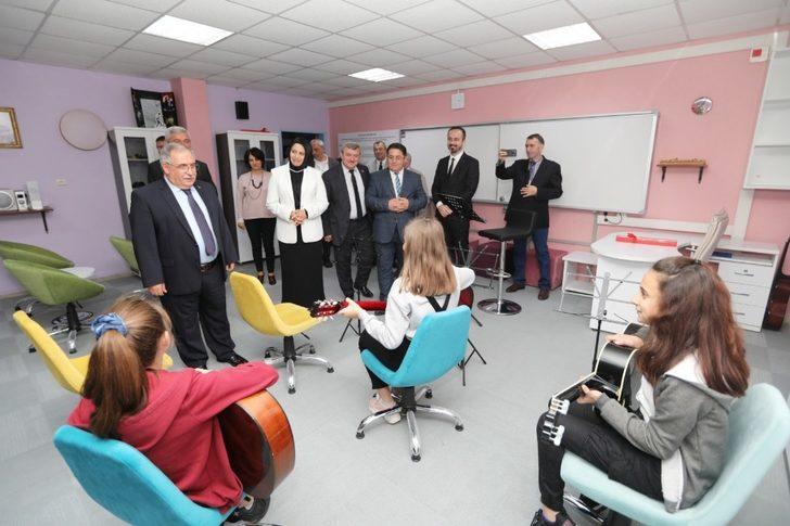 Vali Nayir öğretmenlerle bir araya geldi G4