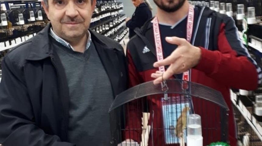 Duruşuyla en g&uuml;zel kanarya se&ccedil;ildi