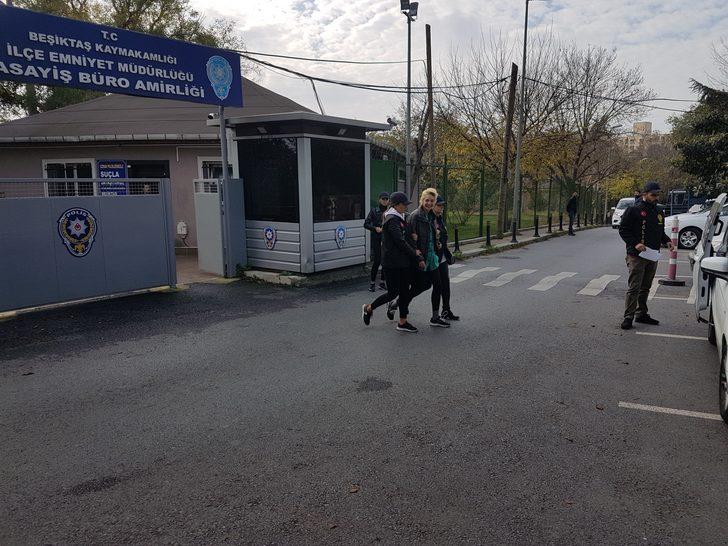 Beşiktaş’ta başörtülü öğretmene saldırmıştı! Kameralara gülümseyerek gitti G3