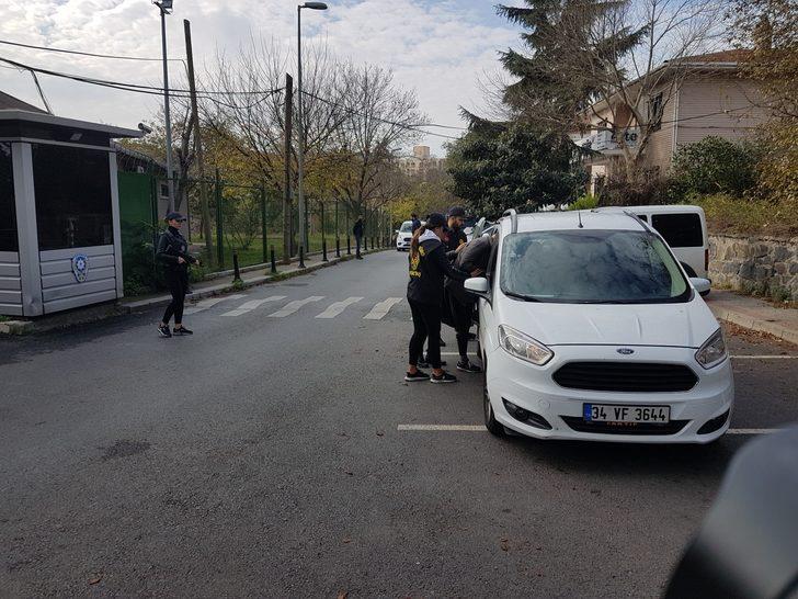 Beşiktaş’ta başörtülü öğretmene saldırmıştı! Kameralara gülümseyerek gitti G4