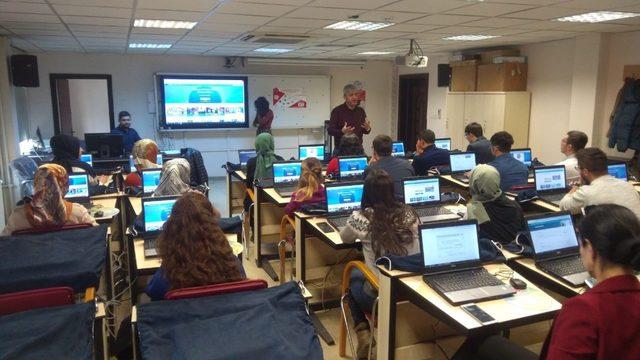 Hakkari’de Bilişimle Üretim ve Bilişim Teknolojileri Çalıştayı