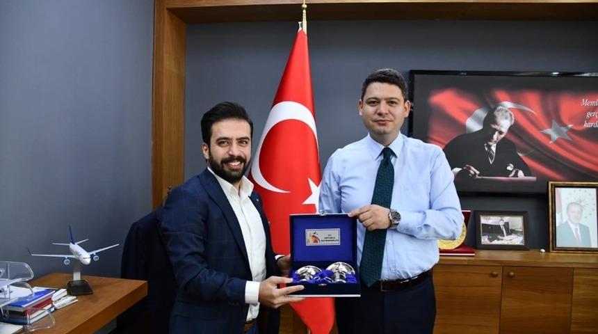 Yılın &ouml;ğretmeni, Kaymakam G&ouml;kpınar&rsquo;ı ziyaret etti