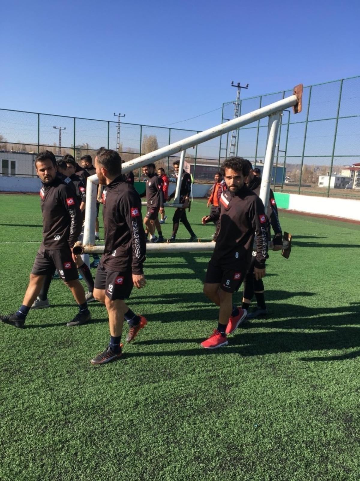 Kars 36 Spor &Ccedil;ayeli Spor karşılaşması hazırlıklarını s&uuml;rd&uuml;r&uuml;yor