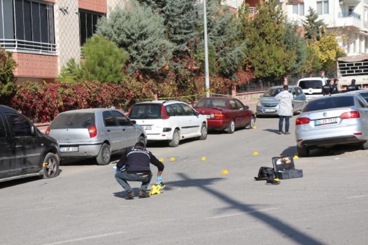Son dakika Batman Adliyesi &ouml;n&uuml;n&uuml;nde silahlı kavga: &Ouml;l&uuml; ve yaralılar var