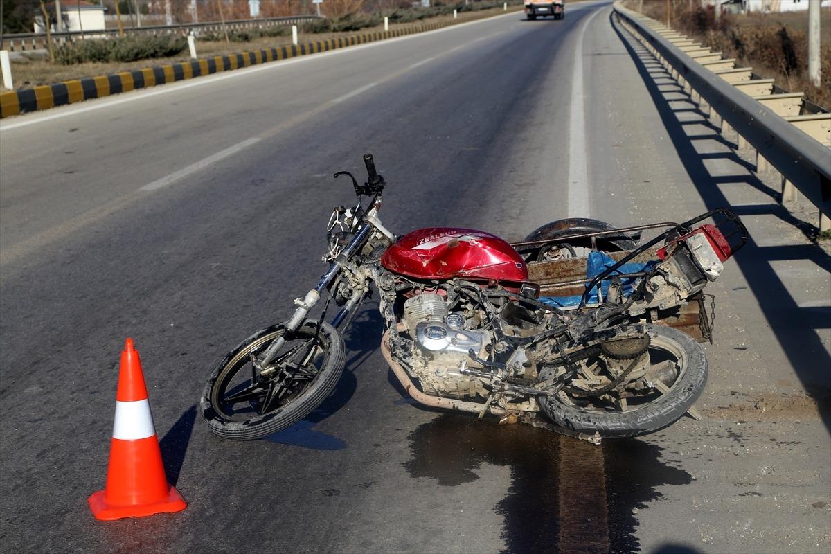 Kastamonu'da otomobil ile motosiklet &ccedil;arpıştı: 1 &ouml;l&uuml;, 1 yaralı