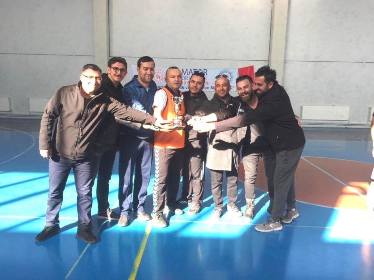 Hisarcık&rsquo;ta &rsquo;&Ouml;ğretmenler G&uuml;n&uuml;&rsquo; Futsal şampiyonu 15 Temmuz Şehitleri Anadolu Lisesi