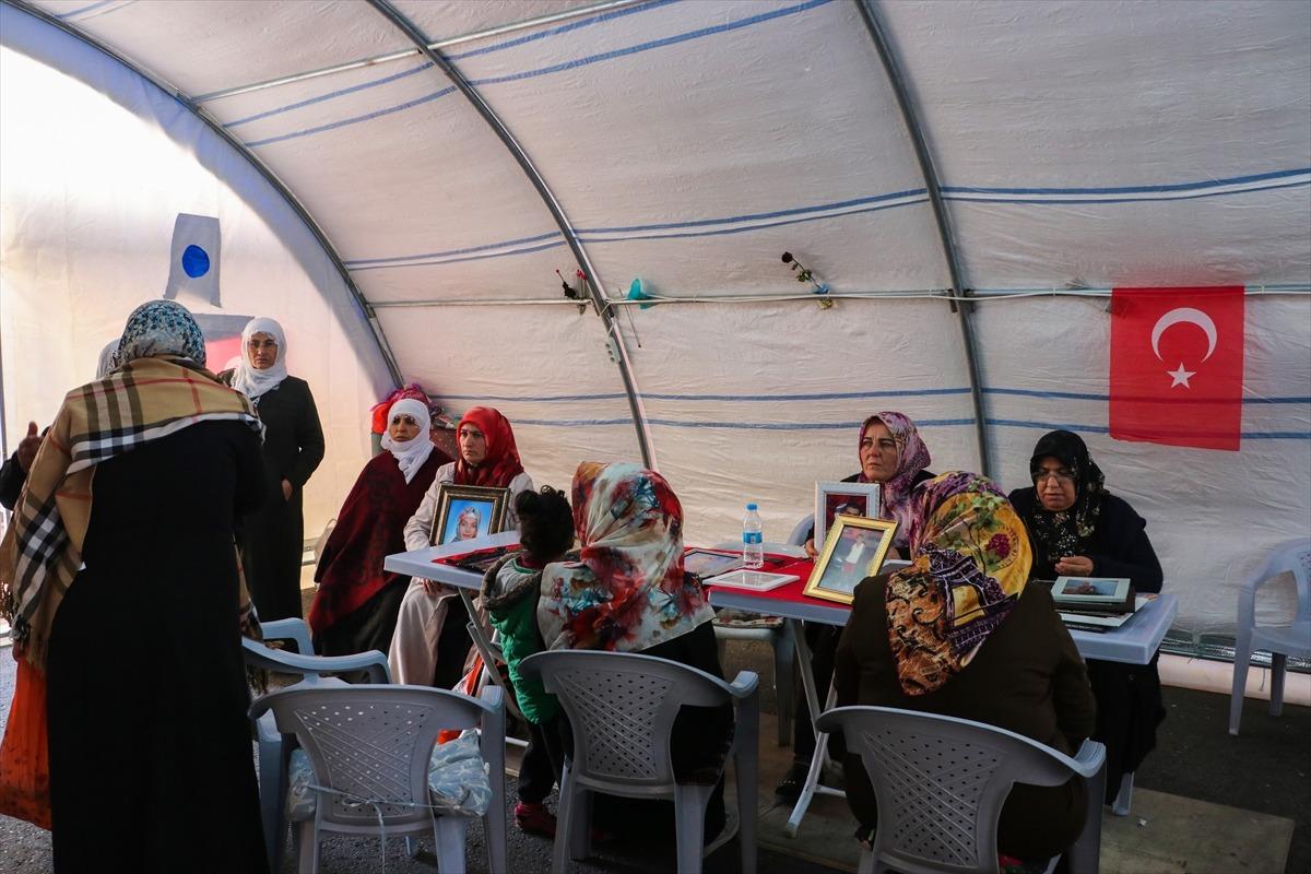 Diyarbakır annelerinin evlat n&ouml;beti 80'inci g&uuml;n&uuml;nde