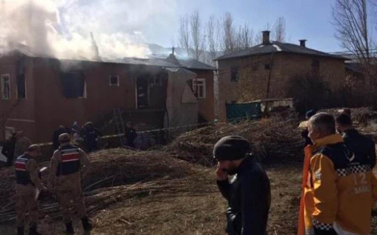 Bayburt&rsquo;ta yangın faciası! 2 &ccedil;ocuk ve engelli hala hayatını kaybetti