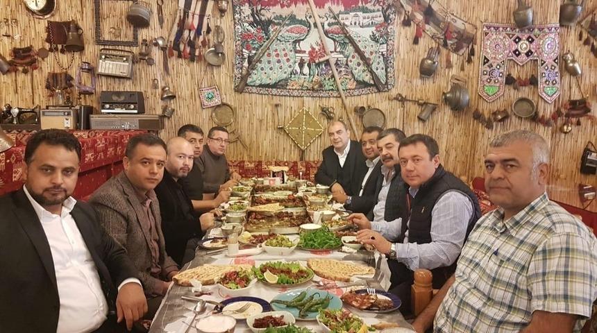 Tarihi dekor i&ccedil;erisinde yemek keyfi