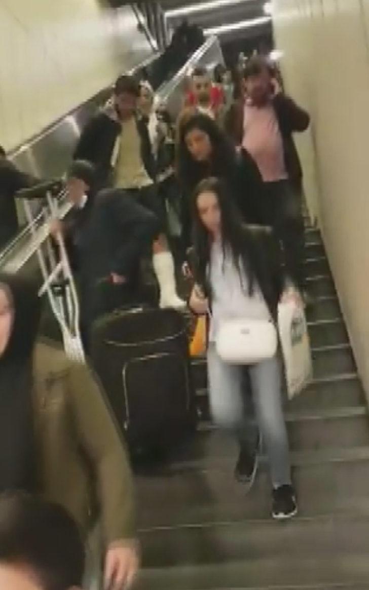 Metrobüs durağında bozuk asansör engeli! Çevredekilerin yardımıyla indirildi G3