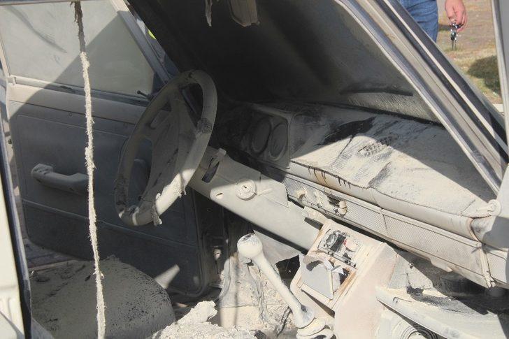 Park halinde alev alan otomobili yanmaktan vatandaşlar kurtardı G3