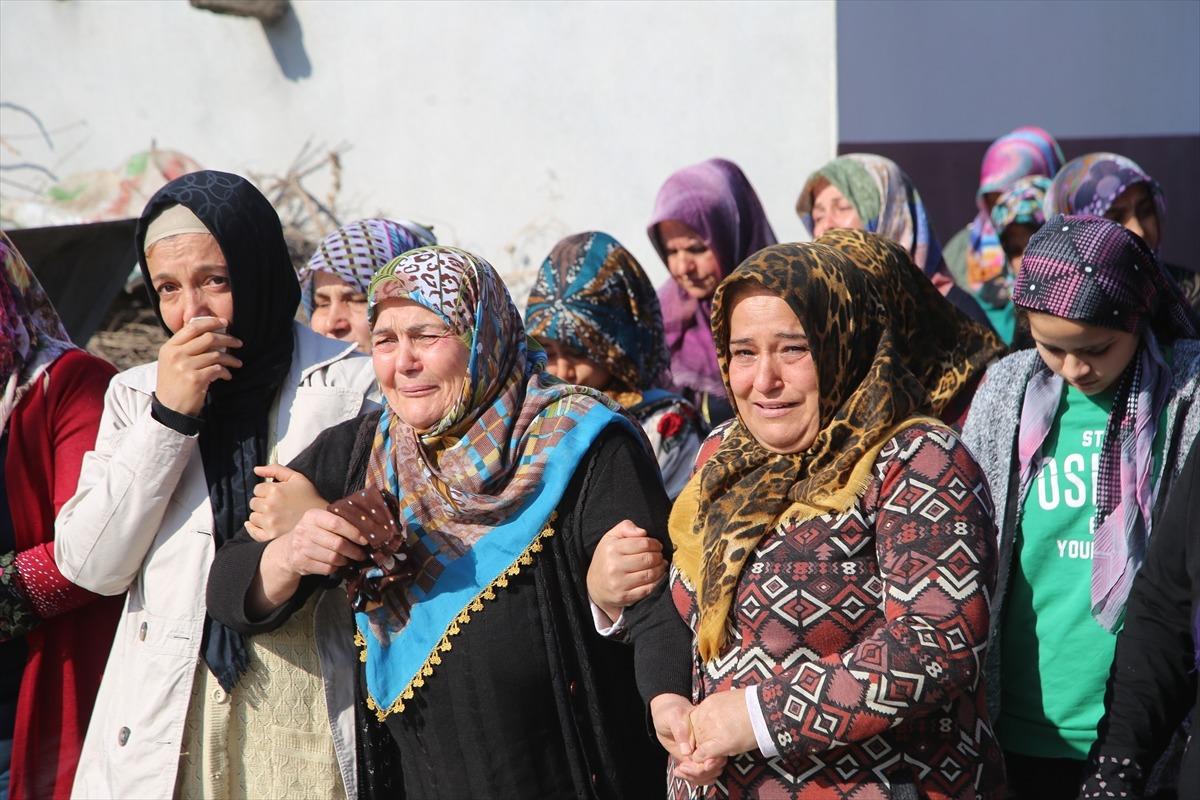 Cezaevi firarisi eşinin &ouml;ld&uuml;rd&uuml;ğ&uuml; kadın toprağa verildi