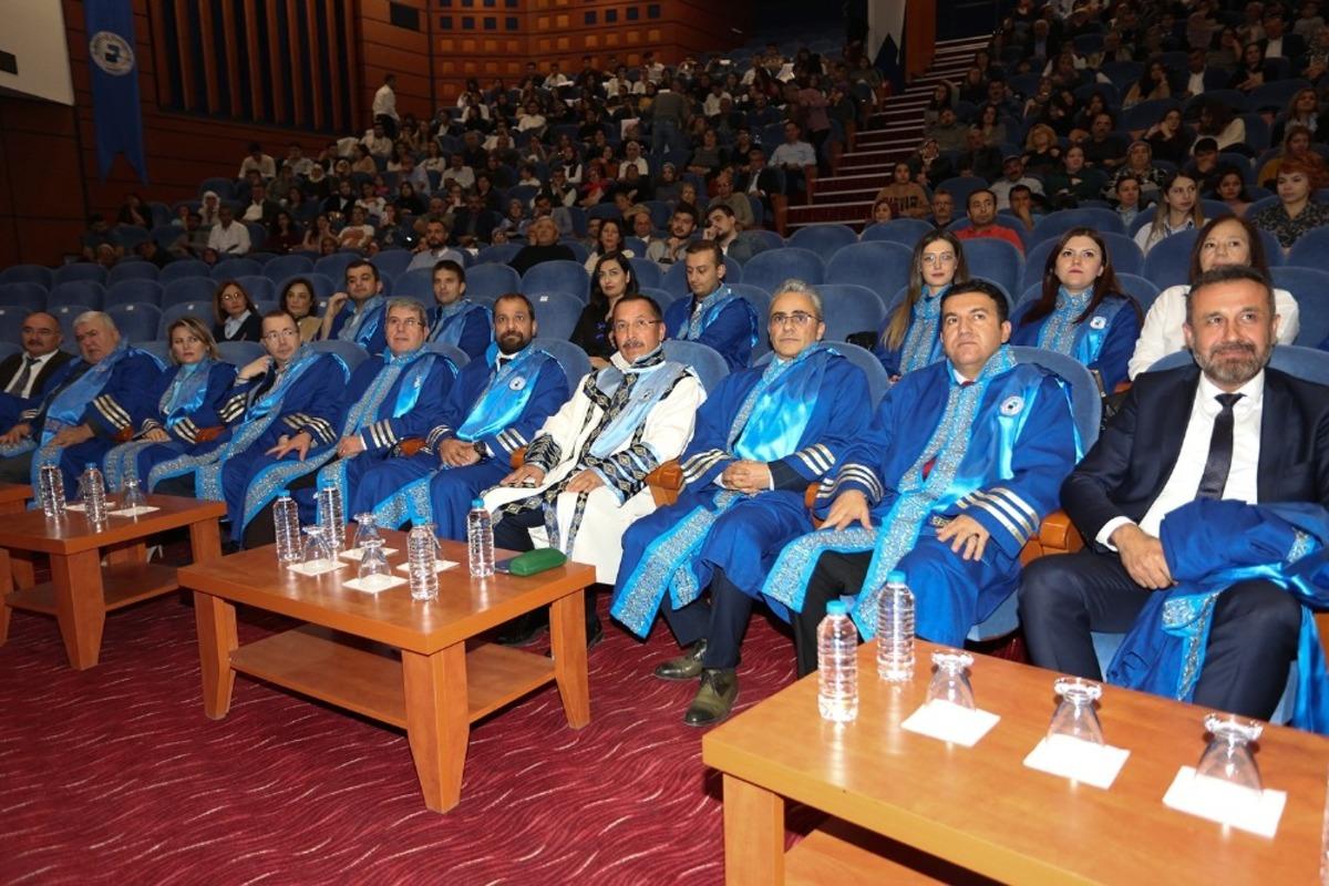 PA&Uuml;&rsquo;de 108 diş hekimi adayı beyaz &ouml;nl&uuml;klerini giyindi