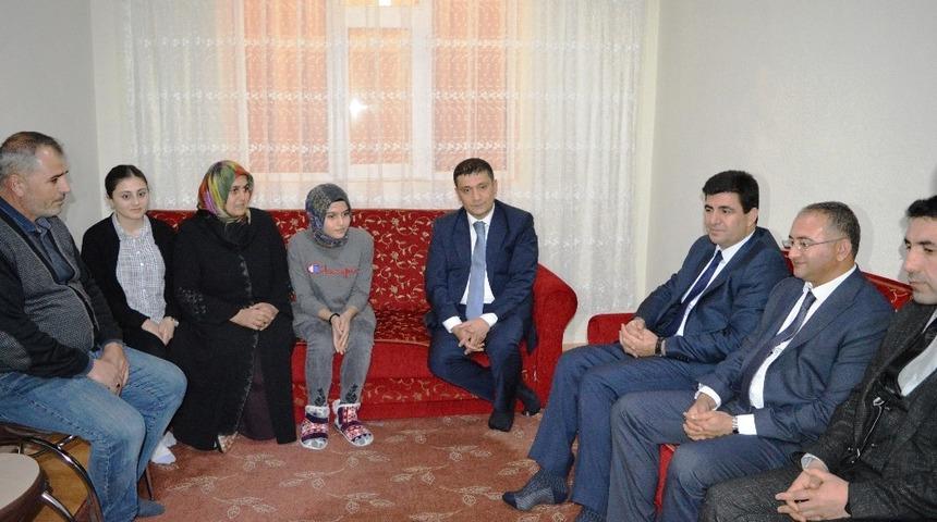 Erciş&rsquo;te 3 bin &ouml;ğretmen, 20 bin &ouml;ğrenciyi evinde ziyaret etti