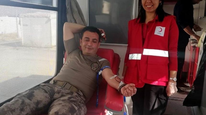 &Ouml;zel Harekat&ccedil;ılar kan bağışında bulundu