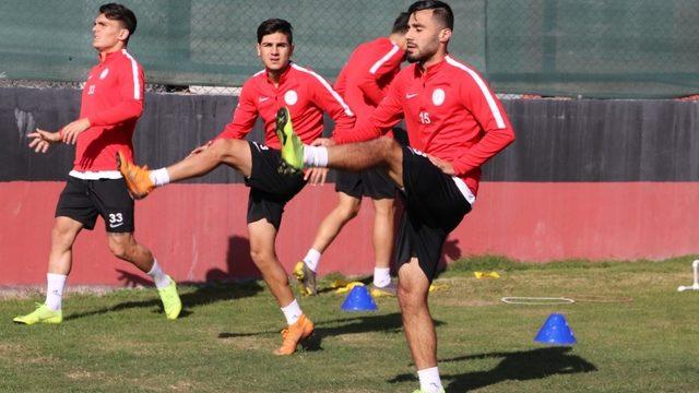 Karaköprü Belediyespor hazırlıklarını sürdürüyor