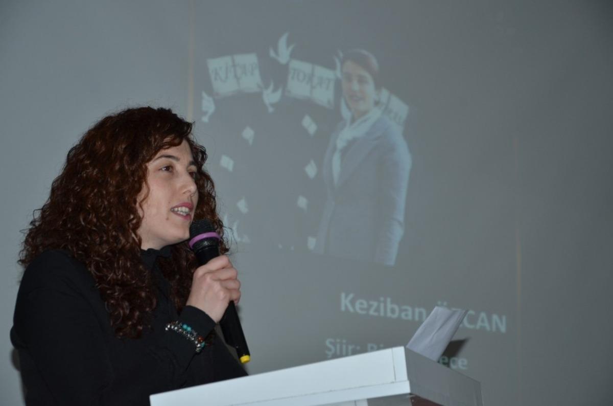 &Ouml;ğretmenler şiir okudu