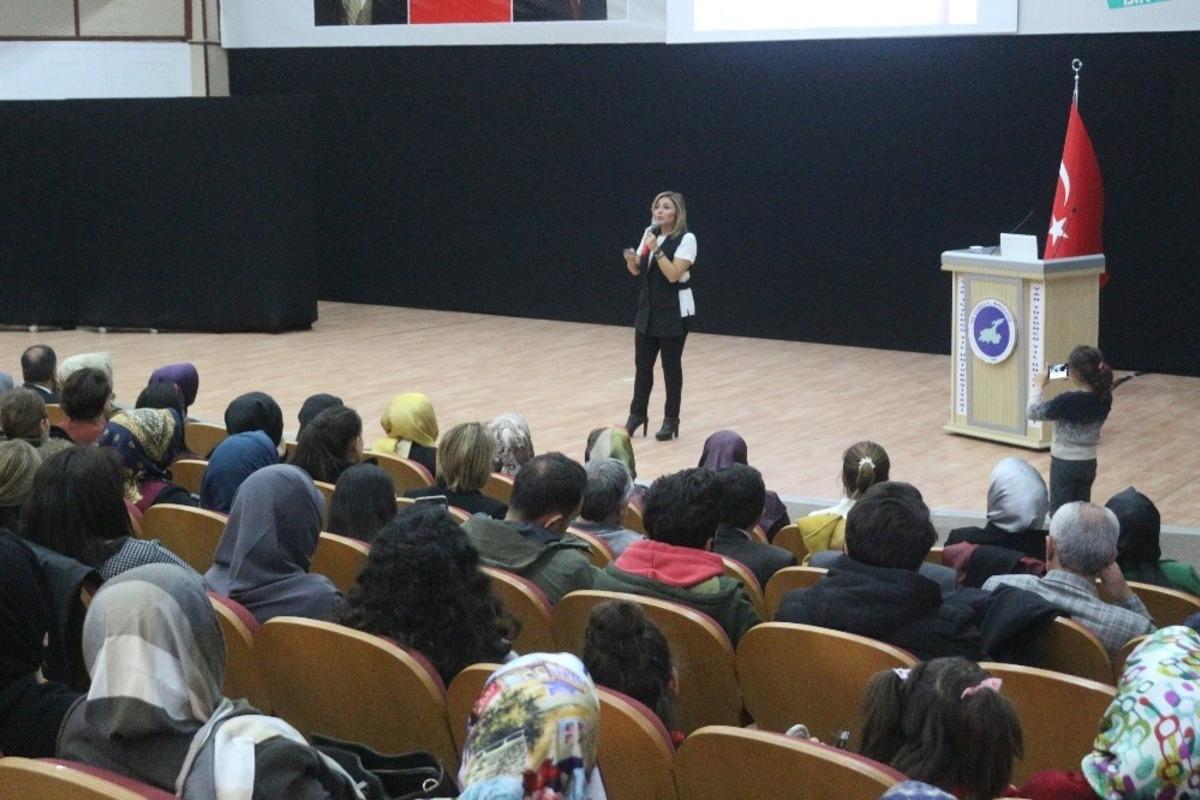 Van YY&Uuml;&rsquo;de "Sağlıklı Dijital Alışkanlıklar" semineri