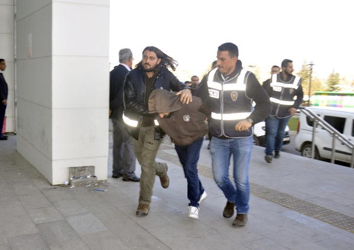 Arkadaşını boğazını kestikten sonra vücudunun 6 yerinden daha bıçaklamış G2