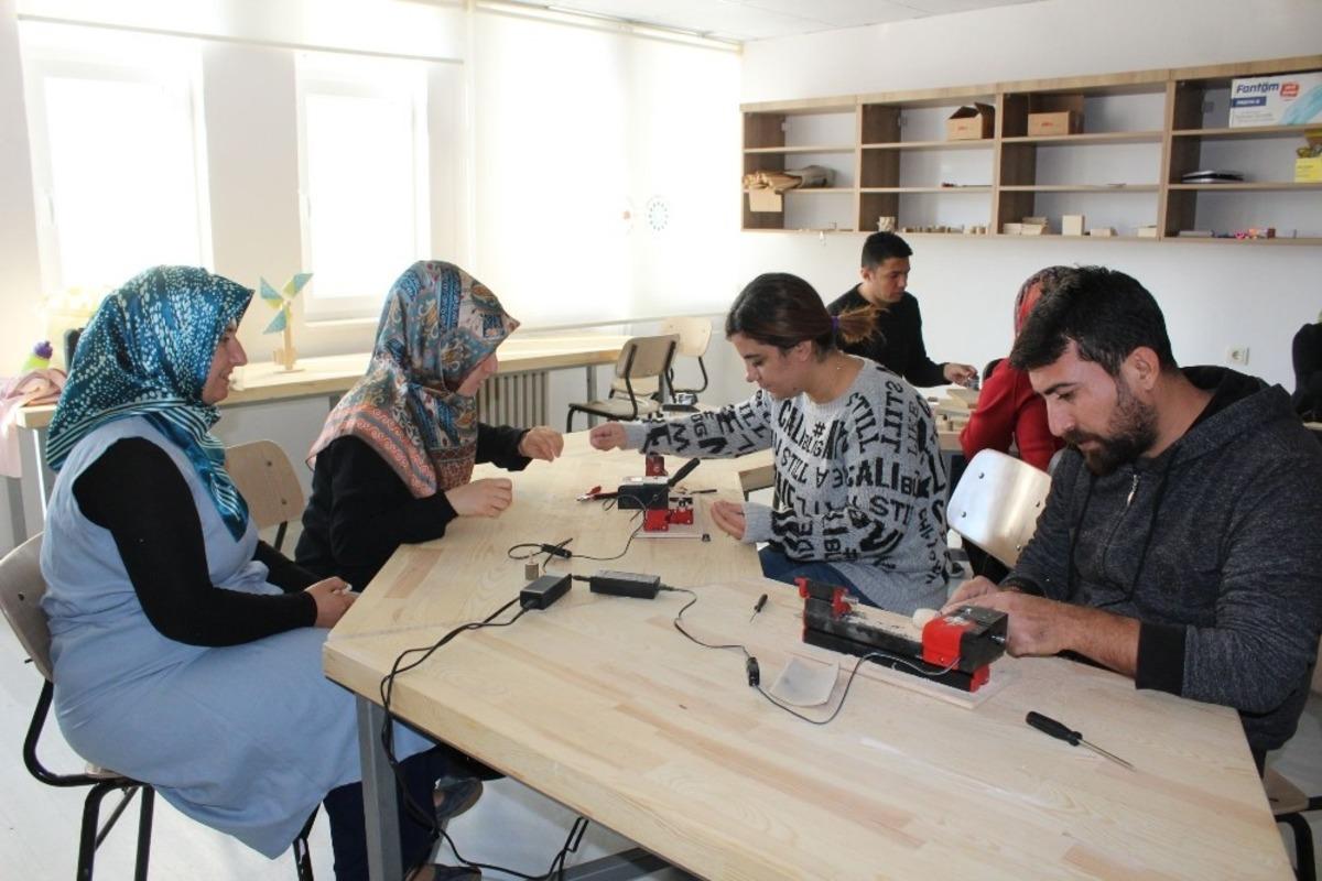 Ara tatilde STEM ve ahşap at&ouml;lye kursları