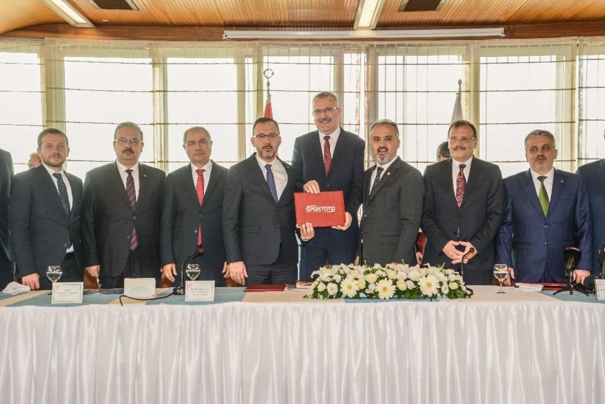Karacabey&rsquo;e 8,5 milyonluk spor yatırımı m&uuml;jdesi