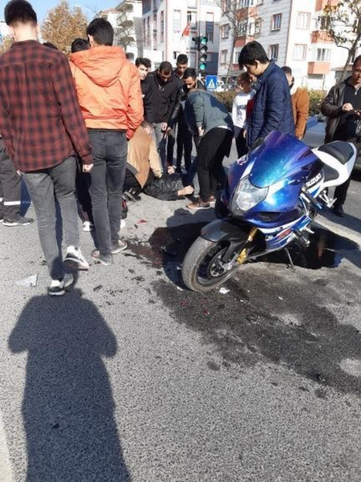 Bilecik&rsquo;te otomobil ile motosiklet &ccedil;arpıştı: 1 yaralı