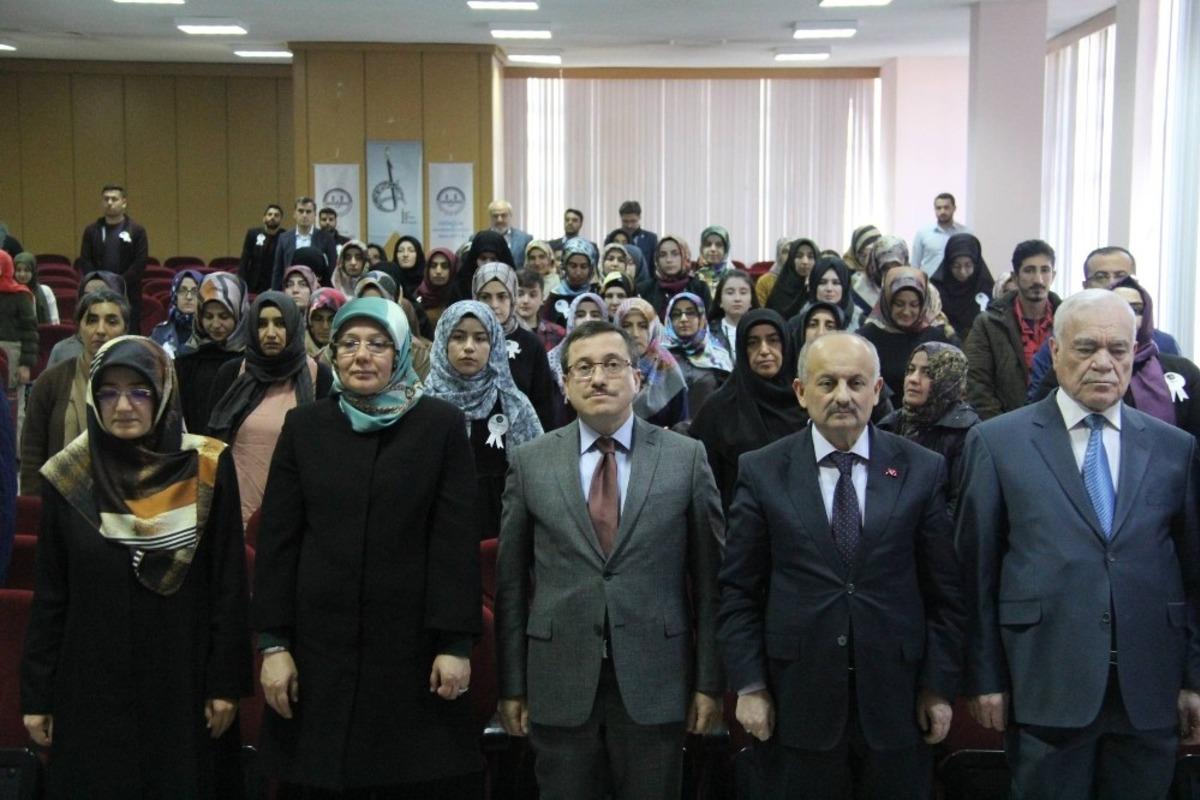 &rsquo;Peygamberimiz ve Aile&rsquo; konulu programa yoğun ilgi