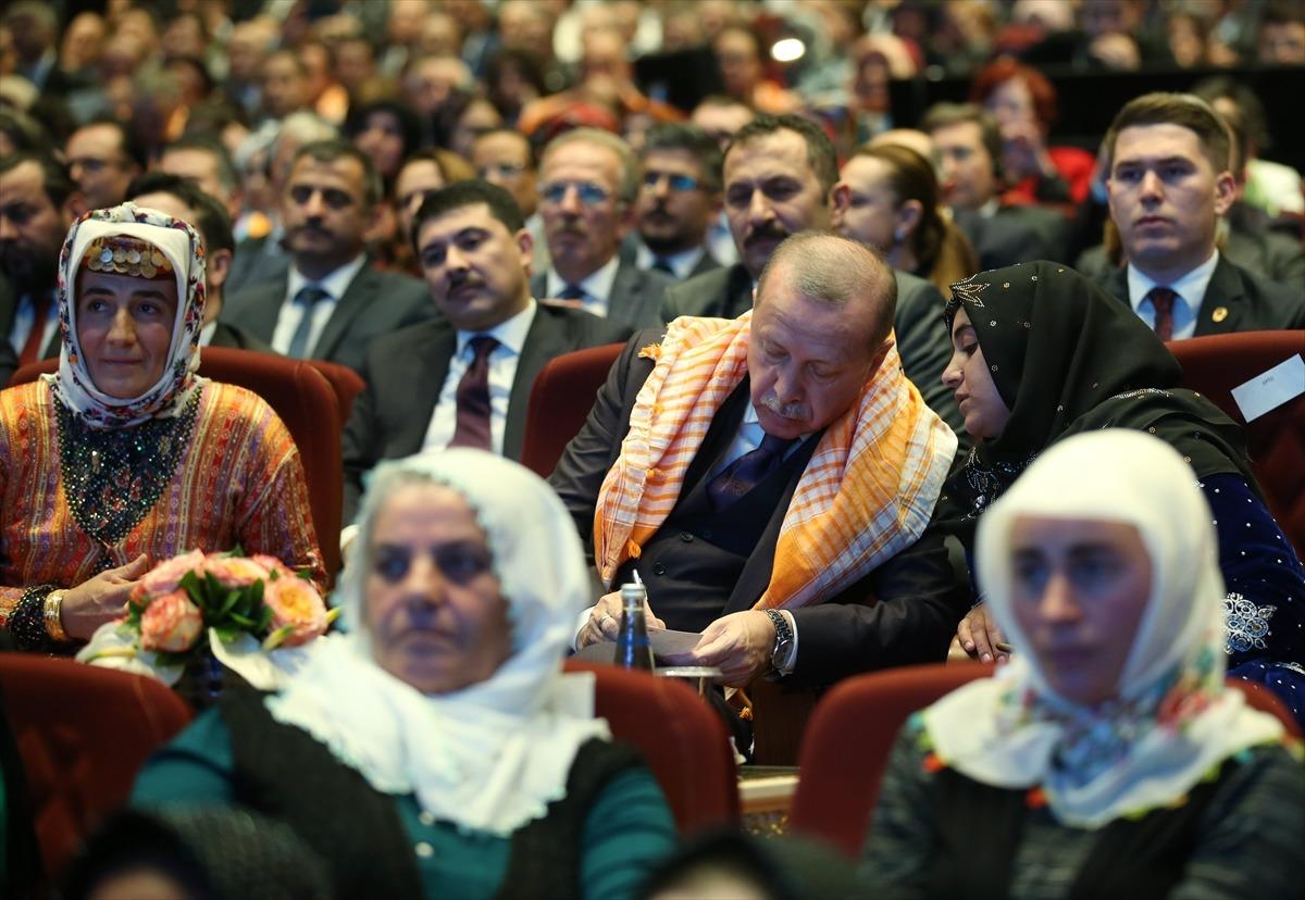 Tarım Orman Şurası'nda dikkat &ccedil;eken kare! Cumhurbaşkanı Erdoğan tek tek not aldı