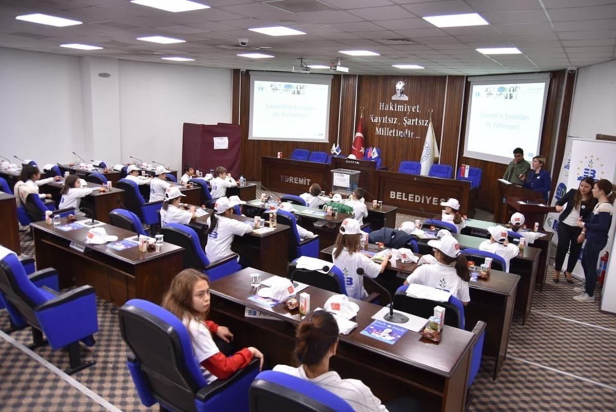 &Ccedil;ocuk meclisi toplandı