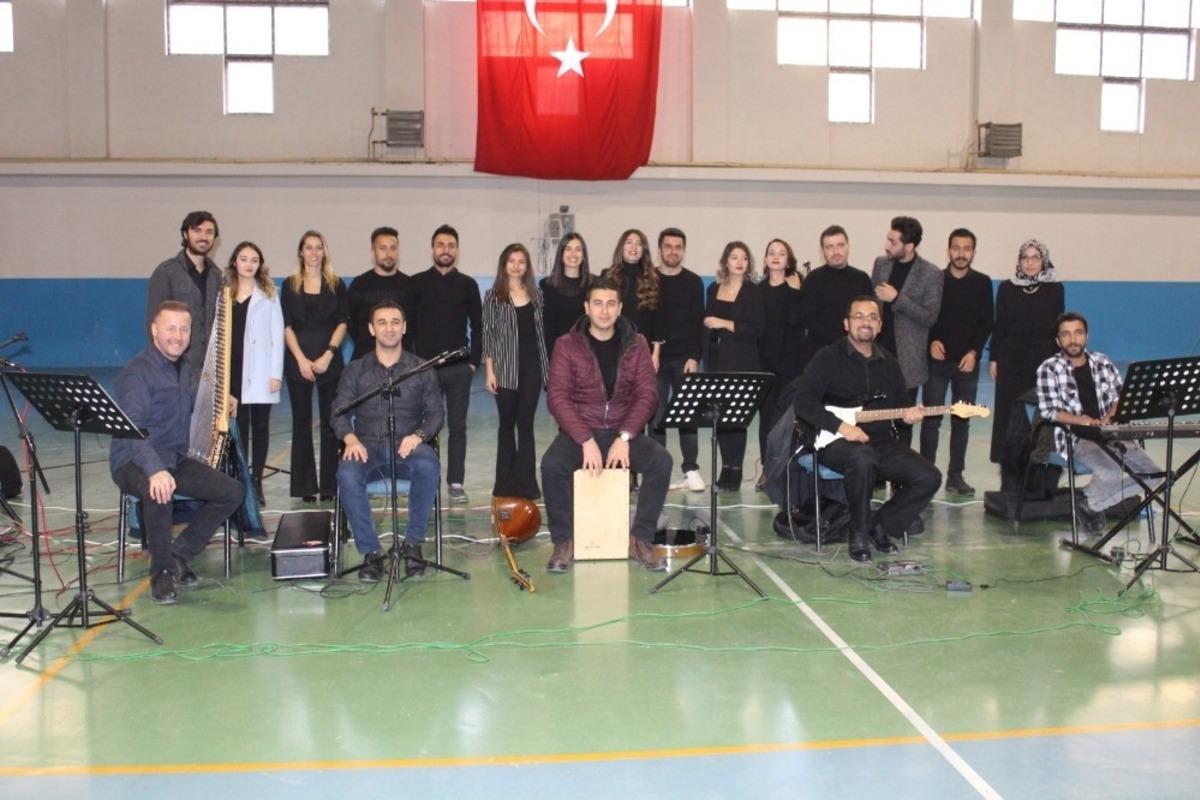 &Ouml;ğretmenlerden m&uuml;zik dinletisi