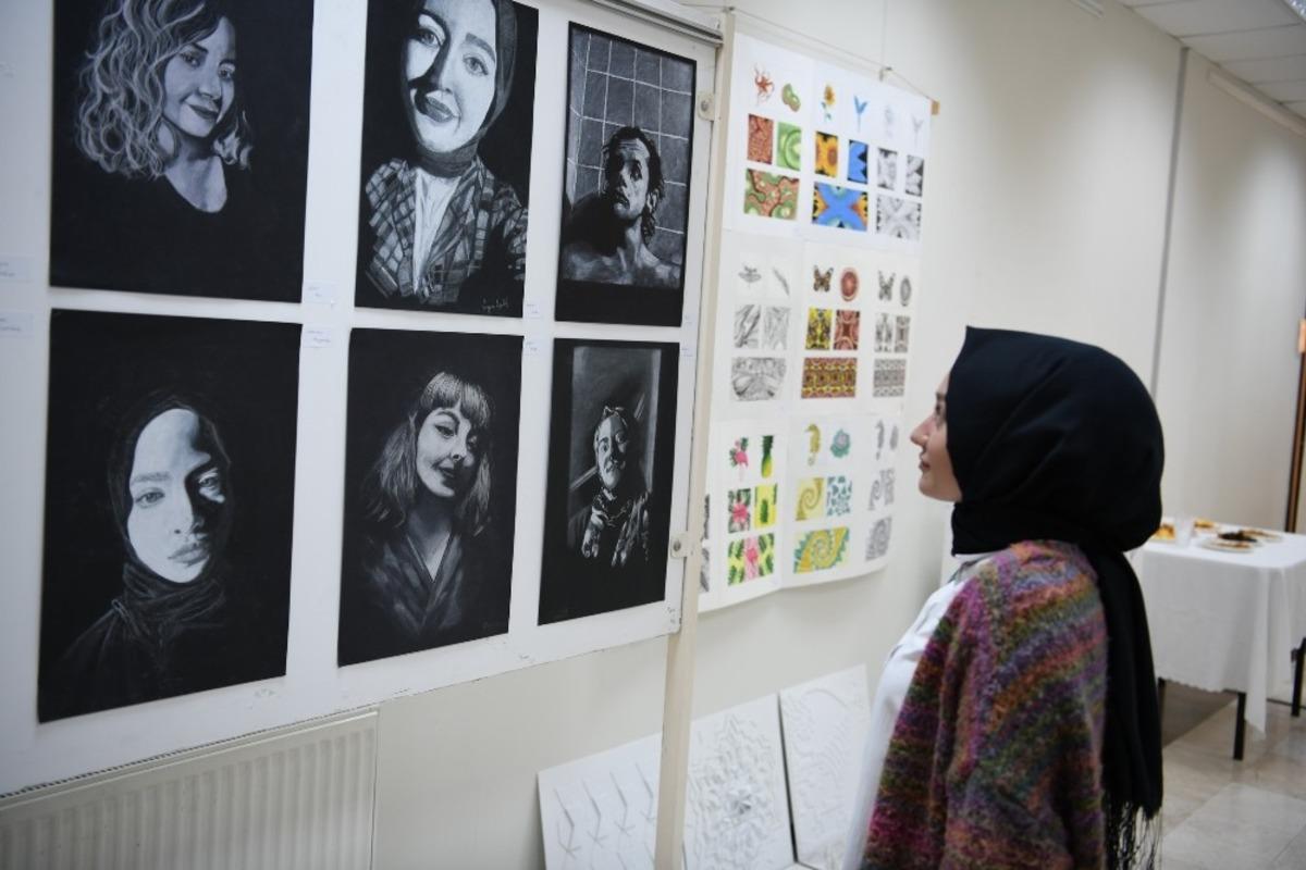 SA&Uuml;&rsquo;de Temel Sanat Eğitimi Sergisi