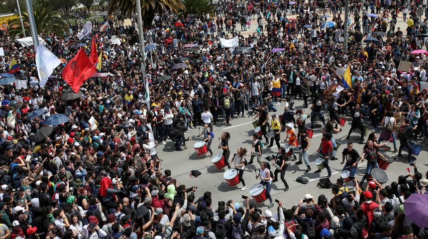 Kolombiya genel grev nedeniyle sınırlarını geçici kapattı