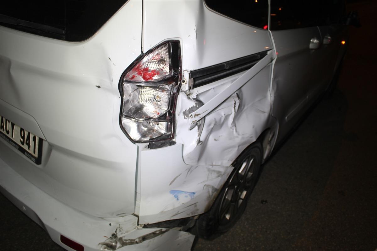 Adana'da otomobil ile motosiklet &ccedil;apıştı: 2 yaralı