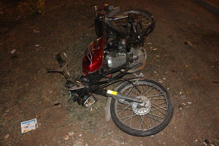 Adana'da otomobil ile motosiklet çapıştı: 2 yaralı G3