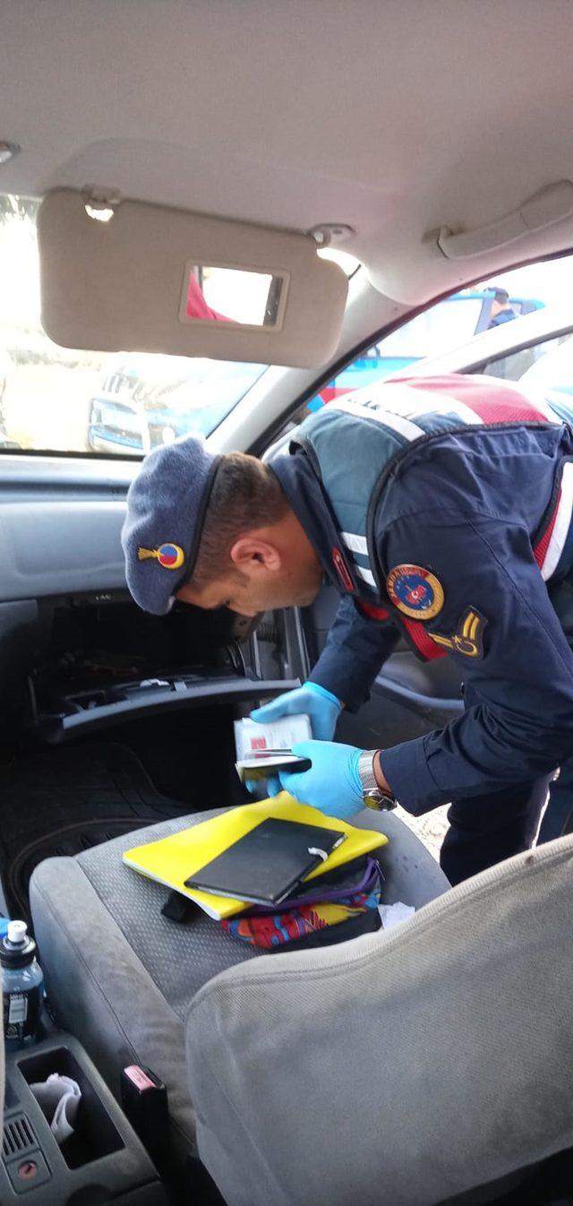 Torpido gözünde uyuşturucu çıktı, 2 kişi gözaltına alındı