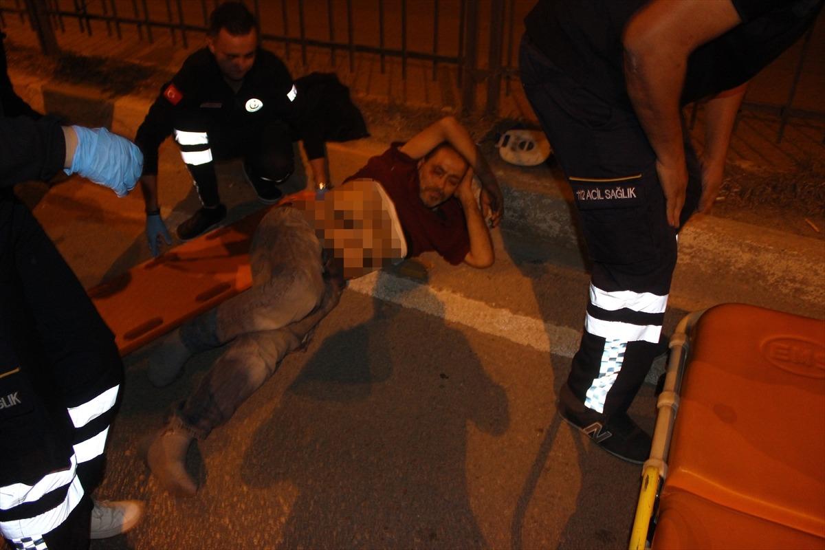 Adana'da otomobilin &ccedil;arptığı yaya yaralandı