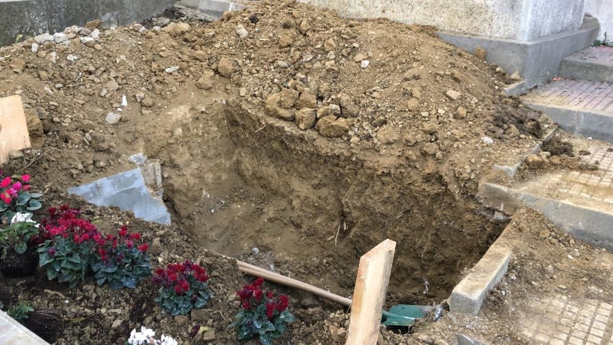 Yaşar B&uuml;y&uuml;kanıt eşinin yanına defnedilecek! Kazılan mezar g&ouml;r&uuml;nt&uuml;lendi