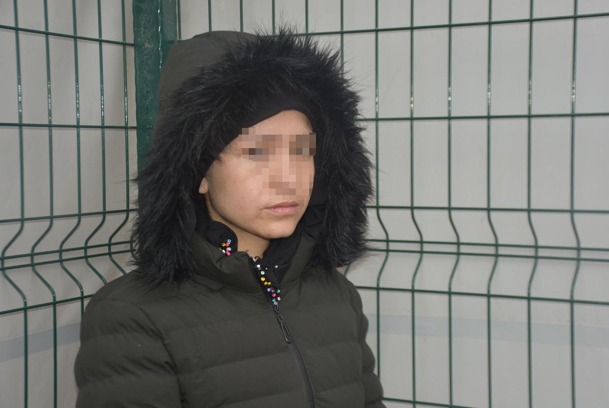 Yunan polis d&ouml;v&uuml;p denize atmıştı! Gen&ccedil; kıza T&uuml;rkiye sahip &ccedil;ıktı