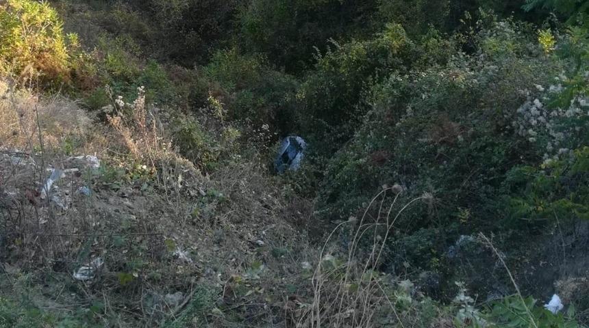 T&uuml;rkeli&rsquo;de otomobil dereye u&ccedil;tu: 1 yaralı