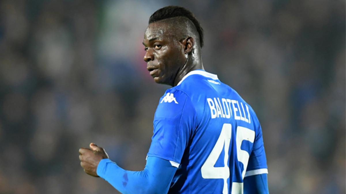 Mario Balotelli idmanda kovuldu