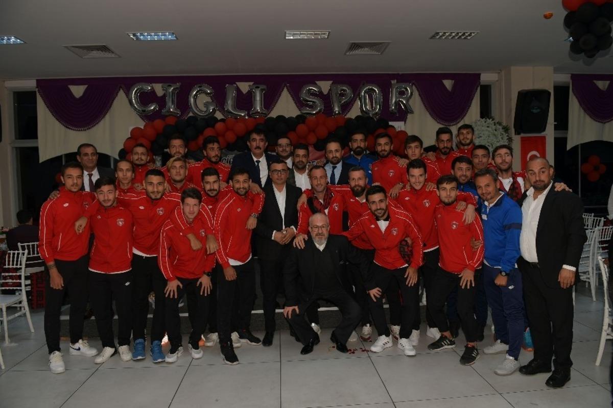 &Ccedil;iğlili sporseverlerden dayanışma ve birlik gecesi