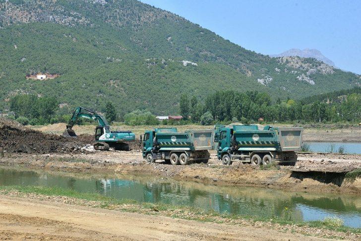 DSİ iş makinaları arı gibi çalışıyor G4