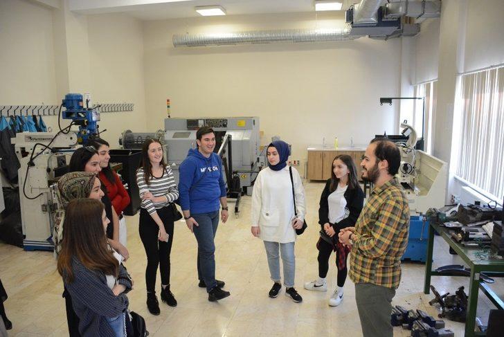 Liseli gençler Düzce Üniversiteni ziyaret etti G5