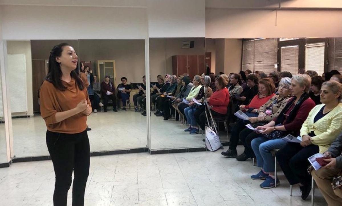 Kadınlar hakları konusunda bilgilendiriliyor
