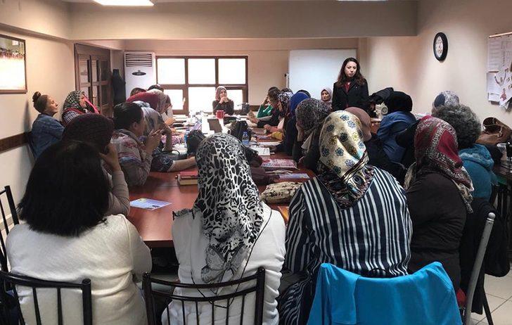 Kadınlar hakları konusunda bilgilendiriliyor G2