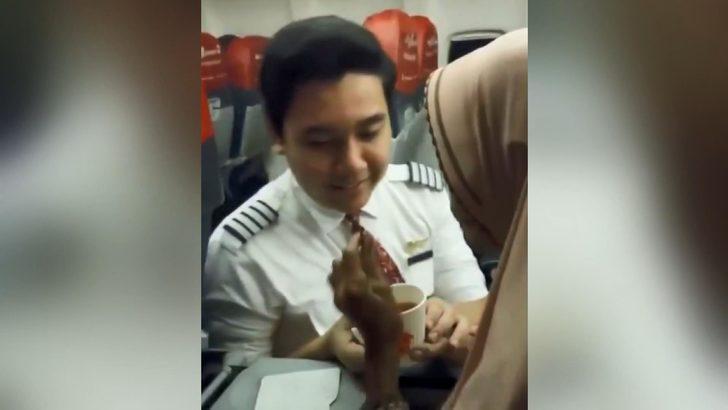 Kabin görevlisinin bu hareketi, sosyal medyada yoğun ilgi gördü G4