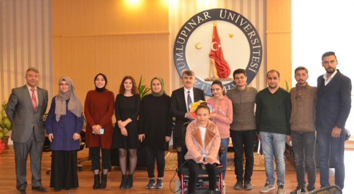 DP&Uuml; Engelli &Ouml;ğrenci Birimi&rsquo;nden Rekt&ouml;r Uysal&rsquo;a teşekk&uuml;r ziyareti