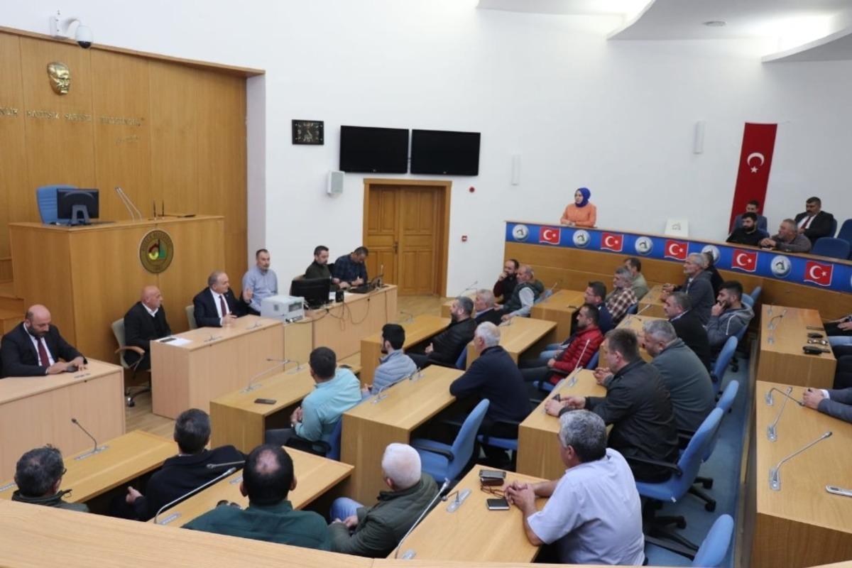 Başkan &Ouml;zl&uuml; taksici esnafı ile bir araya geldi